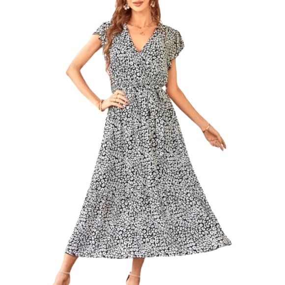 Pretty Garden | Dresses | Pretty Garden Black White Floral Wrap Bodice 